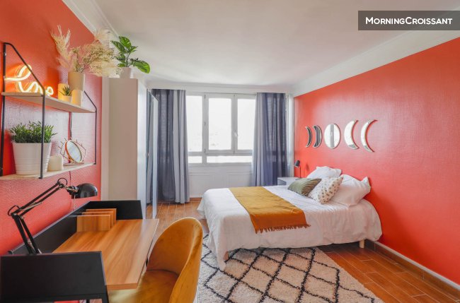 Uncluttered 13 m² bedroom in Paris