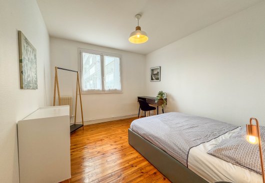 Fully furnished flat sharing