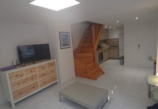 Furnished studio with all mod cons
