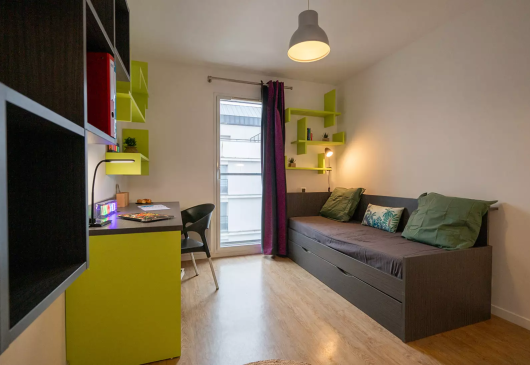 Furnished studio in residence