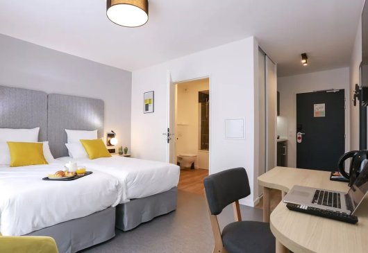 Furnished studio with all mod cons