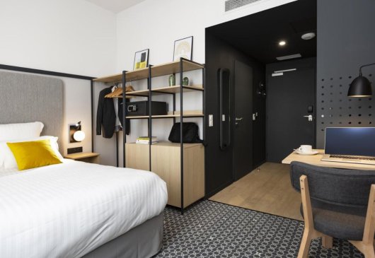 Furnished studio in residence