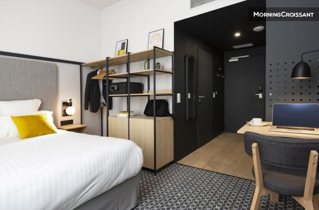 Furnished studio in residence