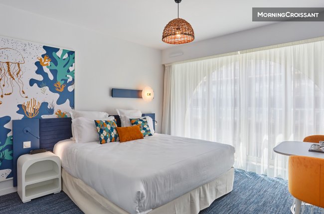 Furnished studio in residence