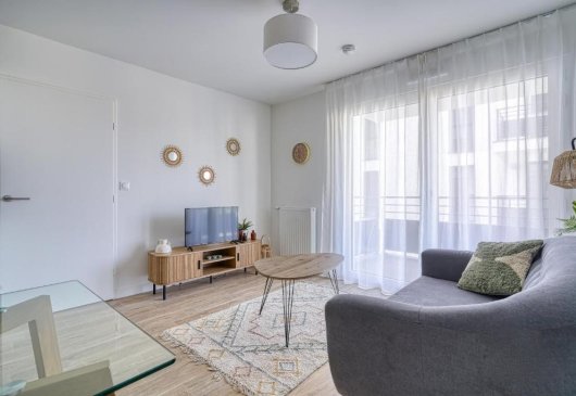 Furnished and equipped studio