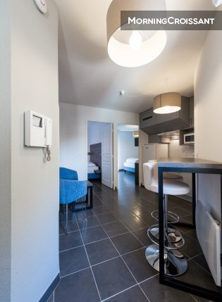 Furnished apartment in residence