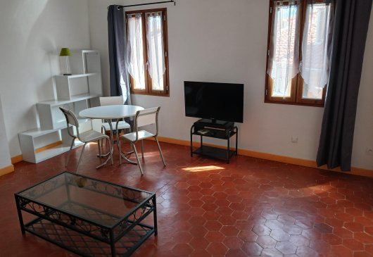 Large bright T2 with terrace
