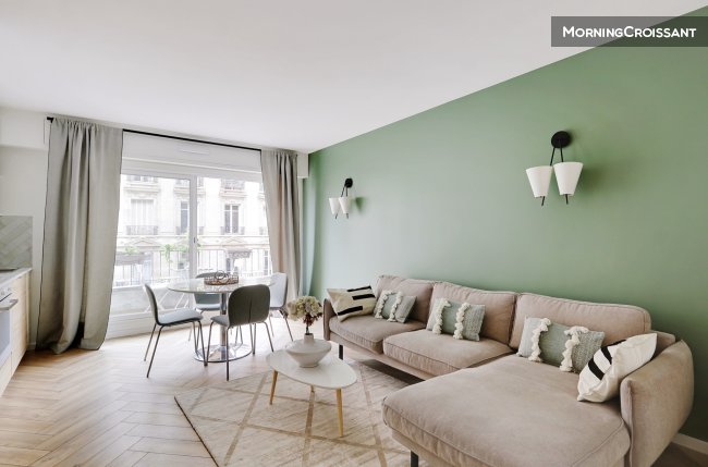 3P contemporary with balcony