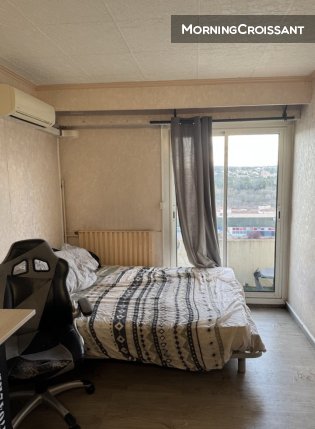 flat-sharing in working class area