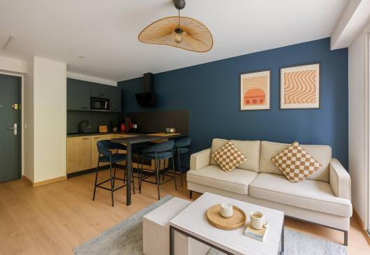 1-bedroom apt + private car park