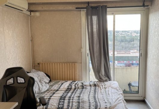 flat-sharing in working-class area