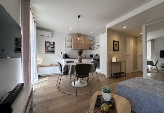 3 comfortable air-conditioned rooms