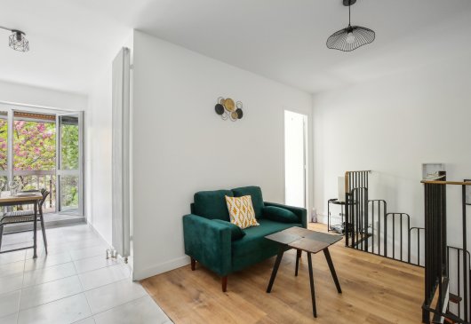 Duplex apart downtown with parking
