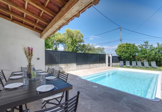 Furnished house with swimming pool