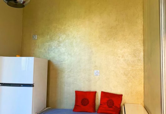 Fully furnished apt - medium rental