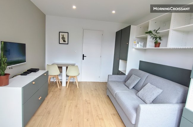 Cosy flat with private parking