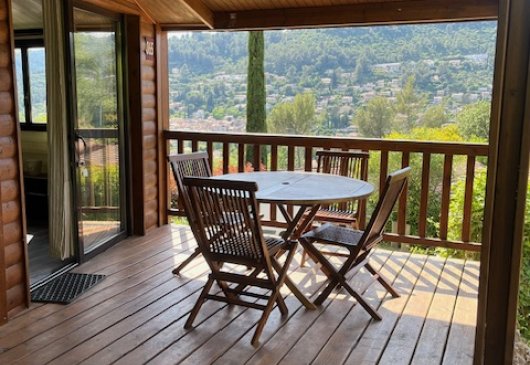 Furnished chalet in wooded grounds