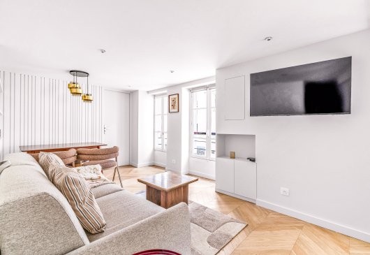 Bright Architect Designed apartment