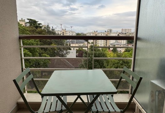 Large studio with balcony - parking