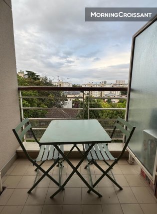 Large studio with balcony - parking