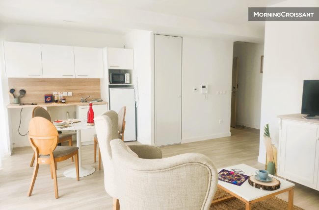 Very large 3-room apartment in town