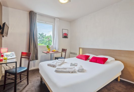 Beautiful studio w hotel services