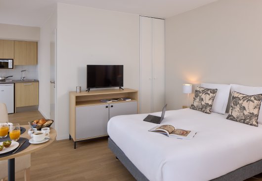 Furnished studio in residence