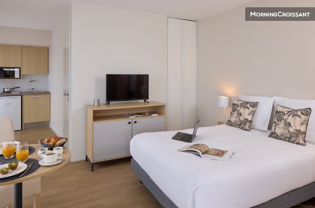 Furnished studio in residence
