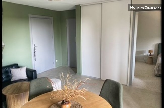 Furnished T2 with balcony and pool