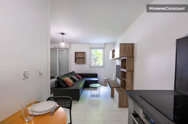 MODERN STUDIO NEAR PARIS
