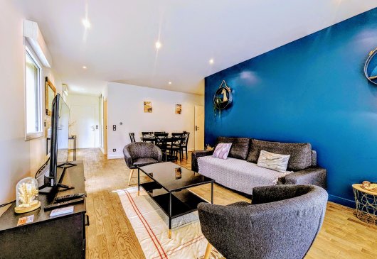 Chic and spacious apart with parkin