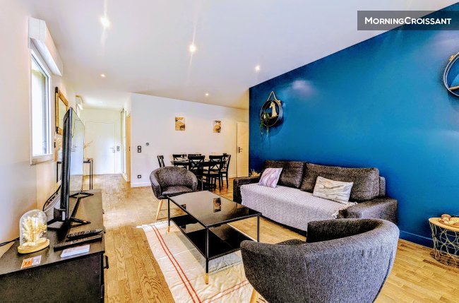 Chic and spacious apart with parkin