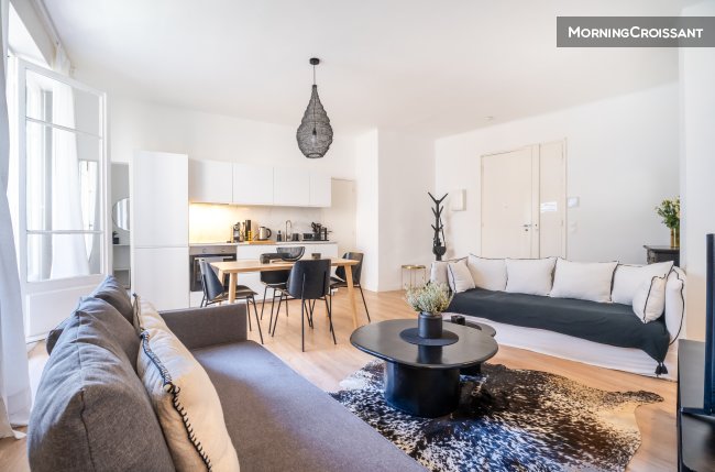 Refined apartment with balcony