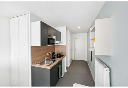 Studio single bed in residence