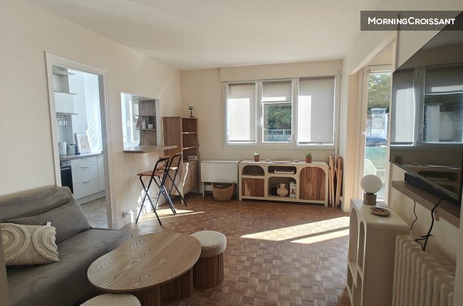 A sunny cocoon with balcony