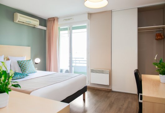 Beautiful studio with hotel service