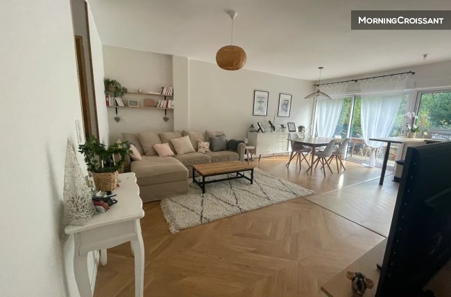 Town house 10 minutes from station