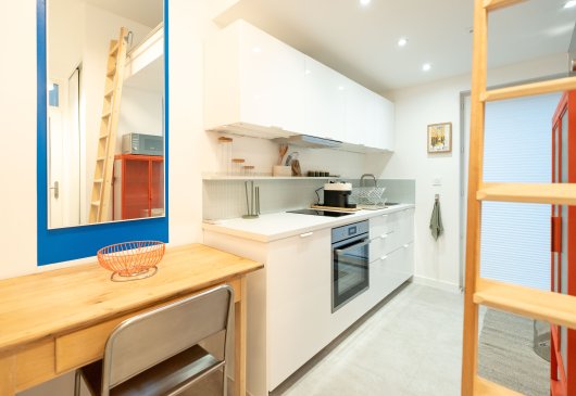 Air-conditioned mezzanine studio