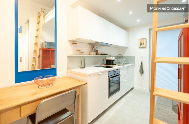 Air-conditioned mezzanine studio