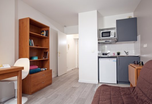 Furnished studio in residence