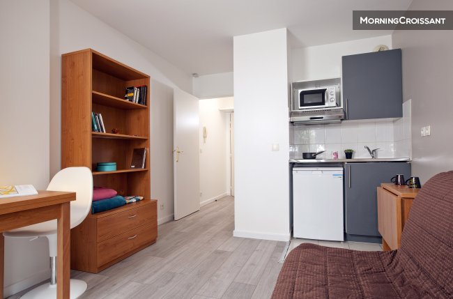 Furnished studio in residence