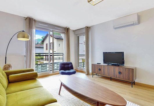 T4 Furnished AC Balcony Garage