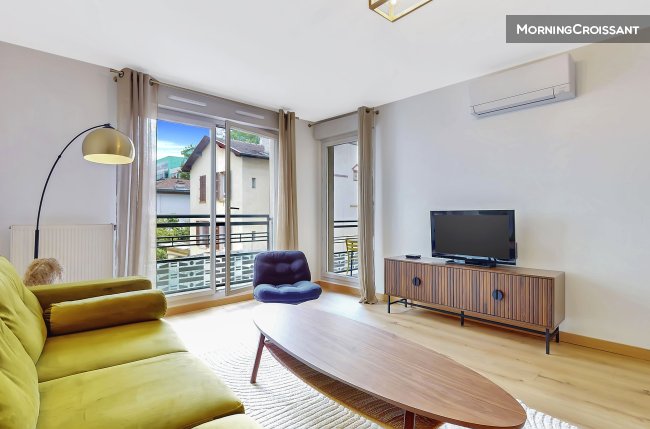 T4 Furnished AC Balcony Garage