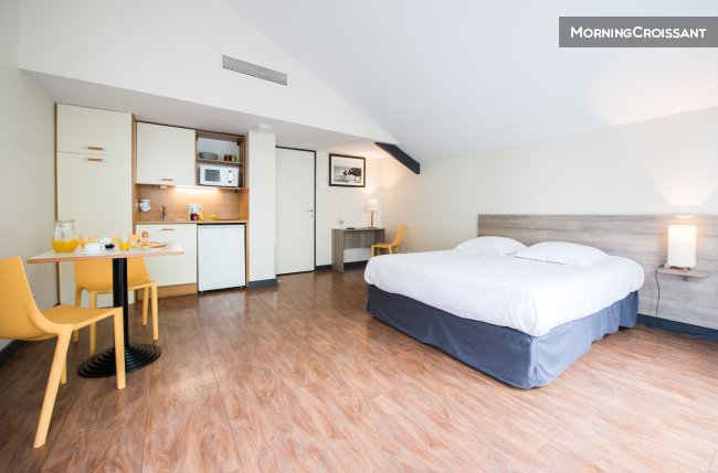 Fully equipped studio in residence