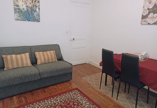 Neuilly-sur-Seine next to the metro