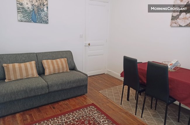 Neuilly-sur-Seine next to the metro