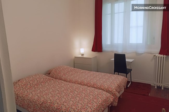 Neuilly-sur-Seine next to the metro