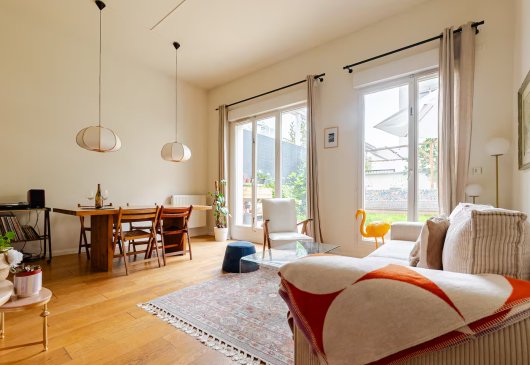 Bright flat with garden