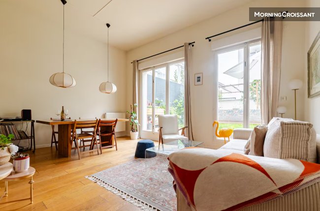 Bright flat with garden