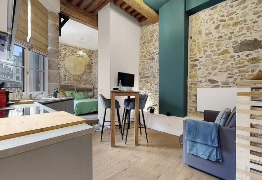 Furnished and equipped studio